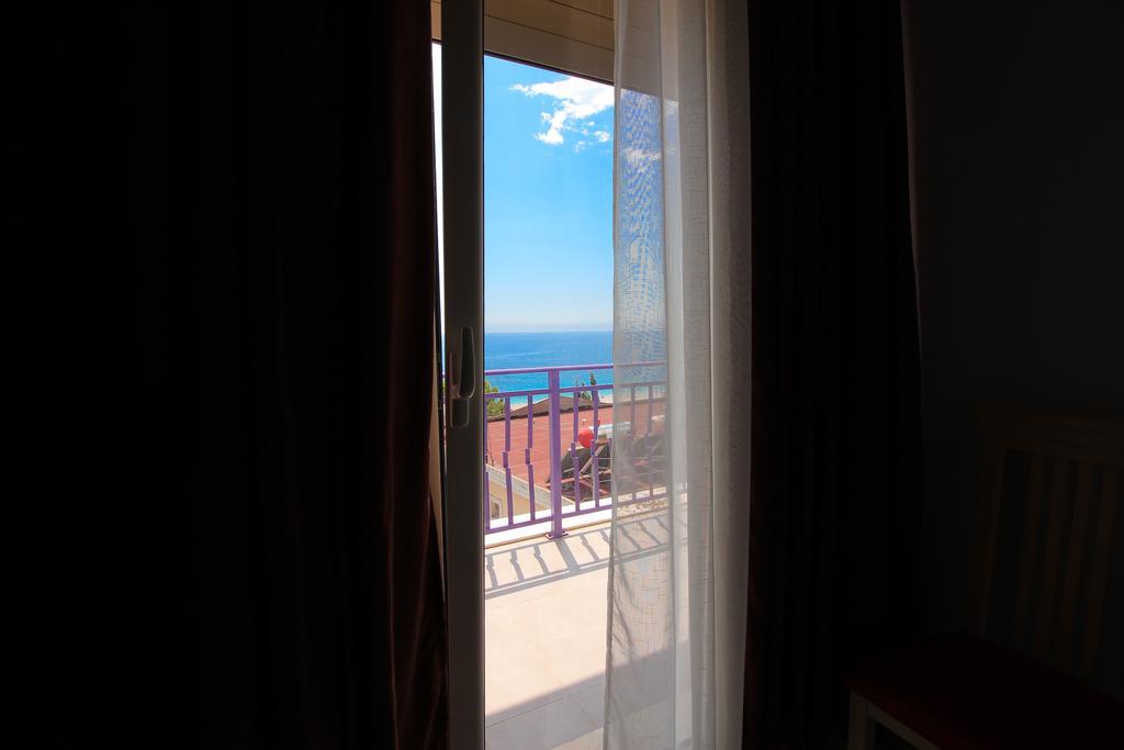 Hotel Keisa Dhermi Bagian luar foto