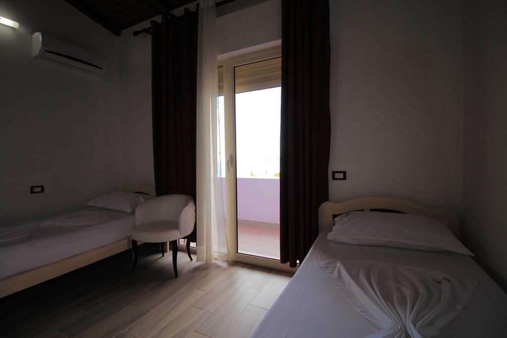 Hotel Keisa Dhermi Bagian luar foto